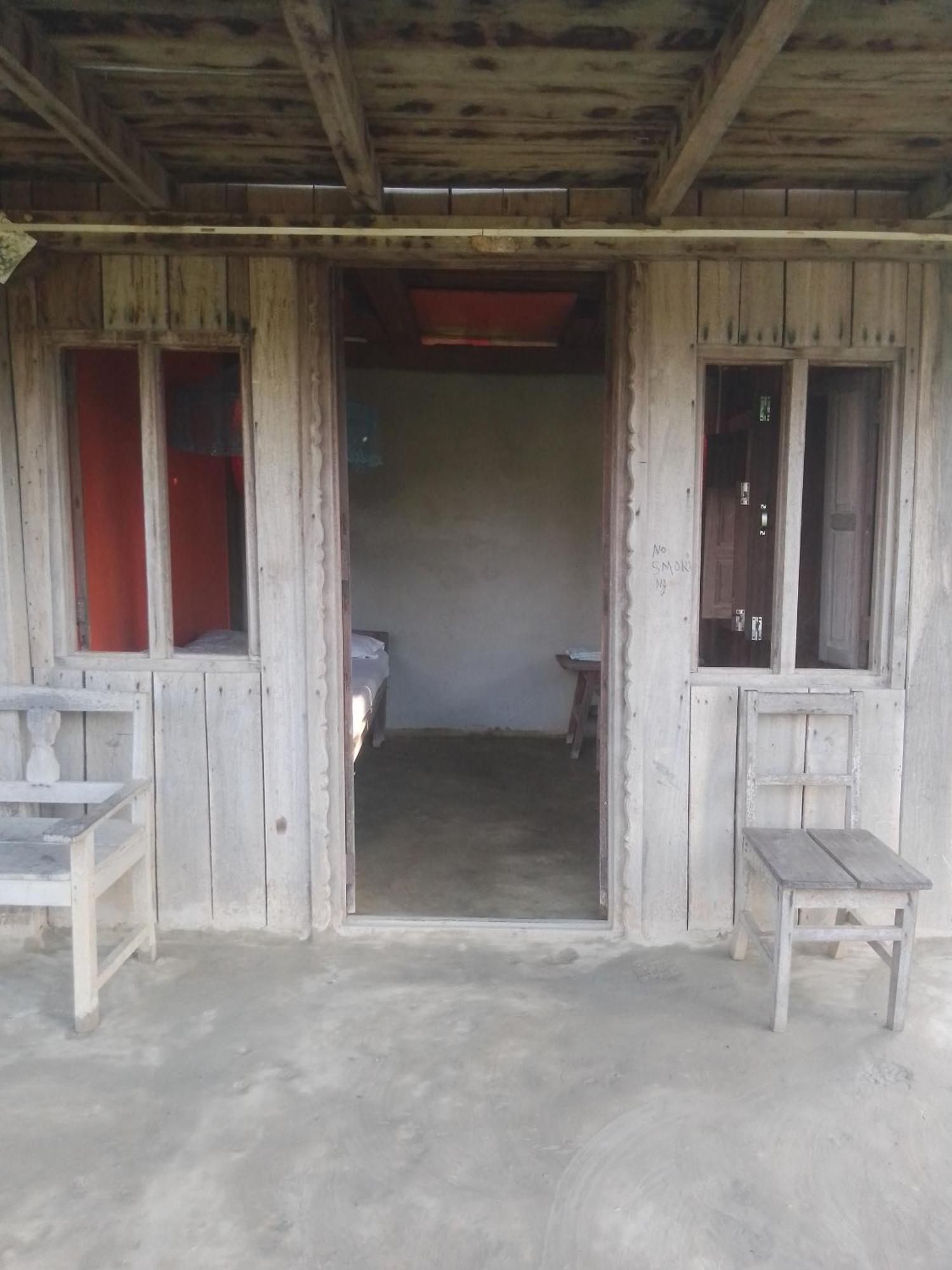 Shanta Ghar A Rustic Guesthouse Chitwan Buitenkant foto