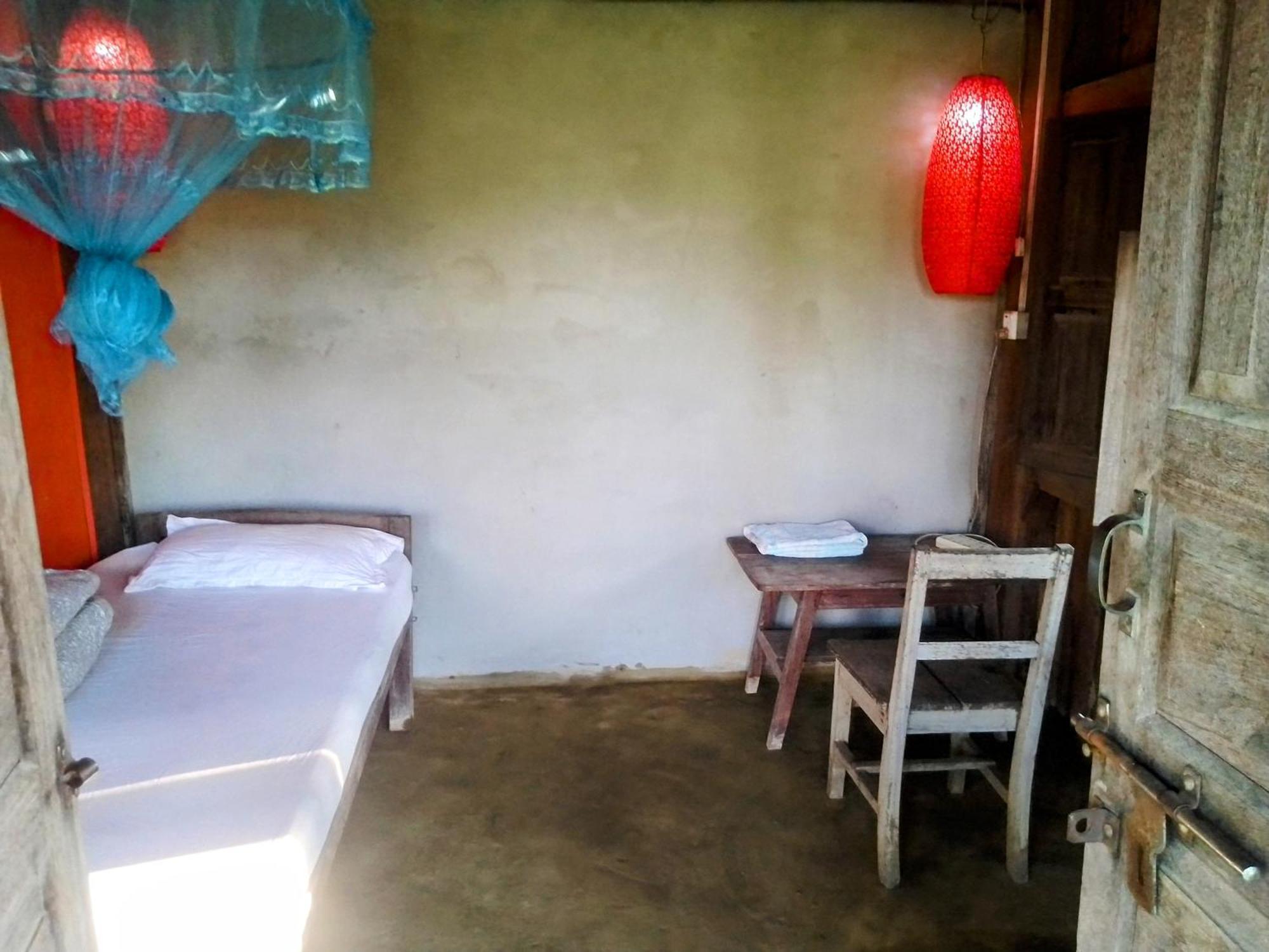 Shanta Ghar A Rustic Guesthouse Chitwan Buitenkant foto