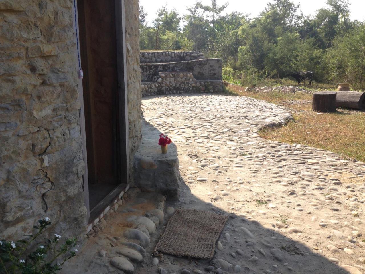 Shanta Ghar A Rustic Guesthouse Chitwan Buitenkant foto