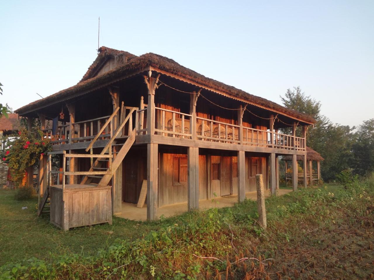 Shanta Ghar A Rustic Guesthouse Chitwan Buitenkant foto